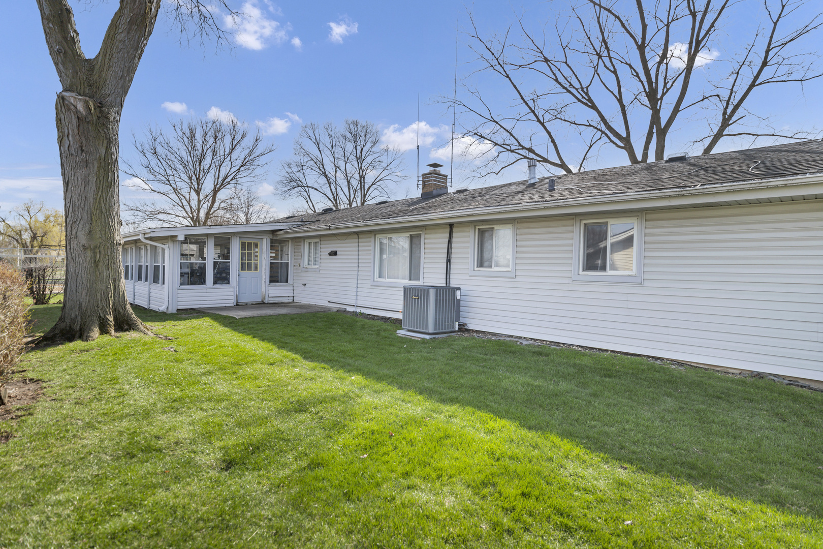 319 South Braintree Drive Schaumburg IL 60193