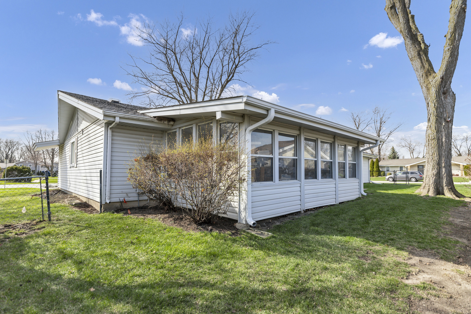 319 South Braintree Drive Schaumburg IL 60193