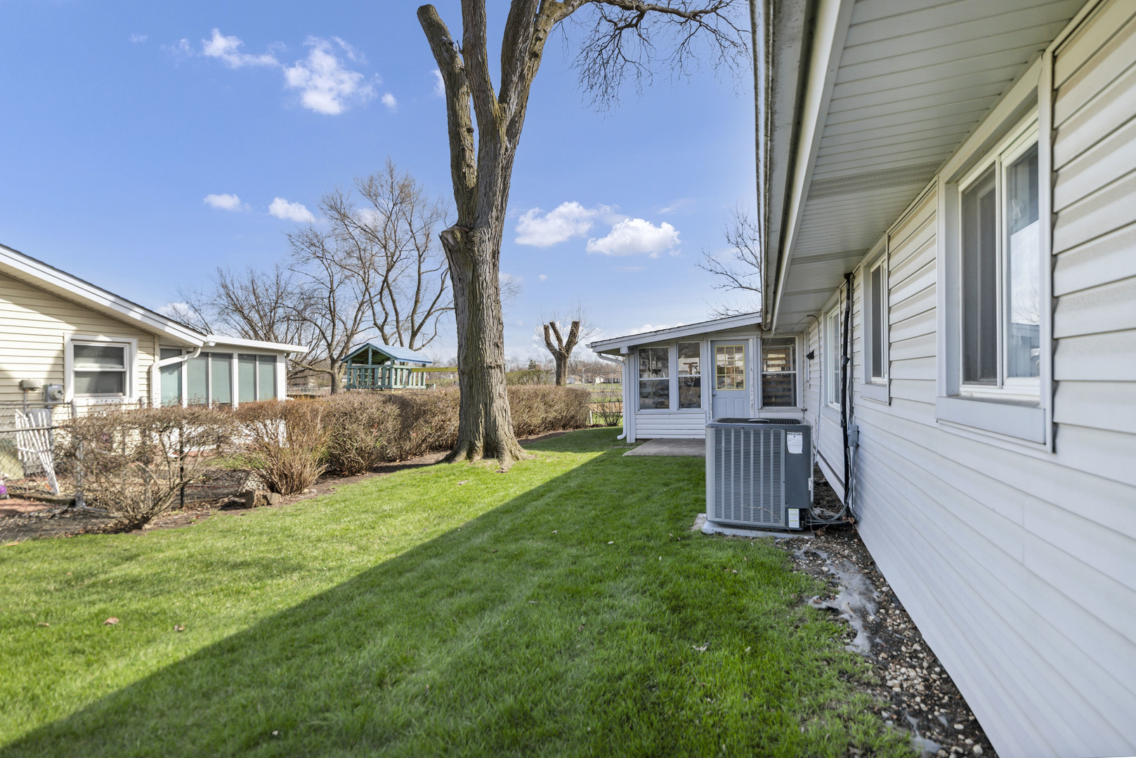 319 South Braintree Drive Schaumburg IL 60193