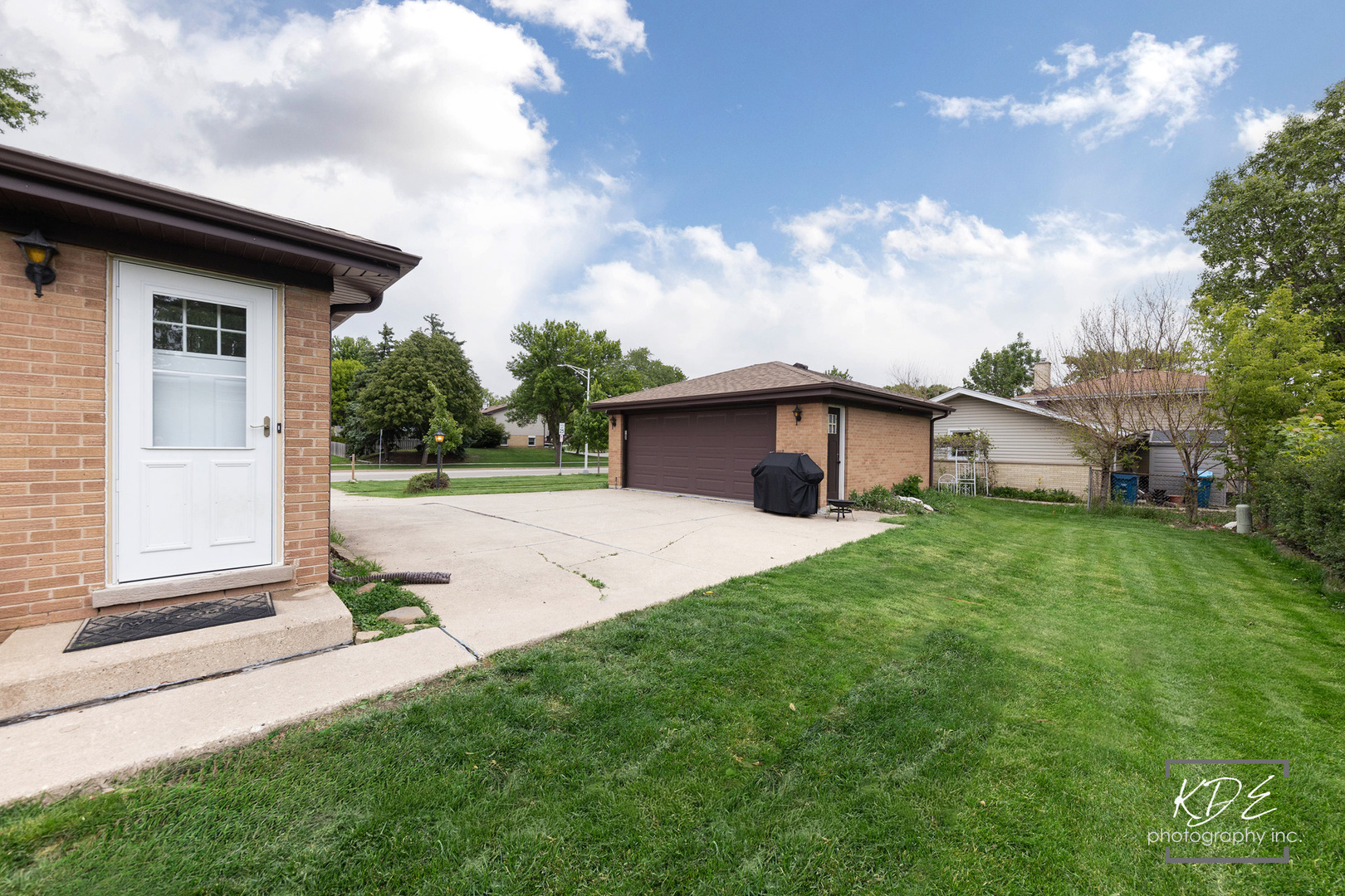 411 E Weathersfield Way Schaumburg IL 60193