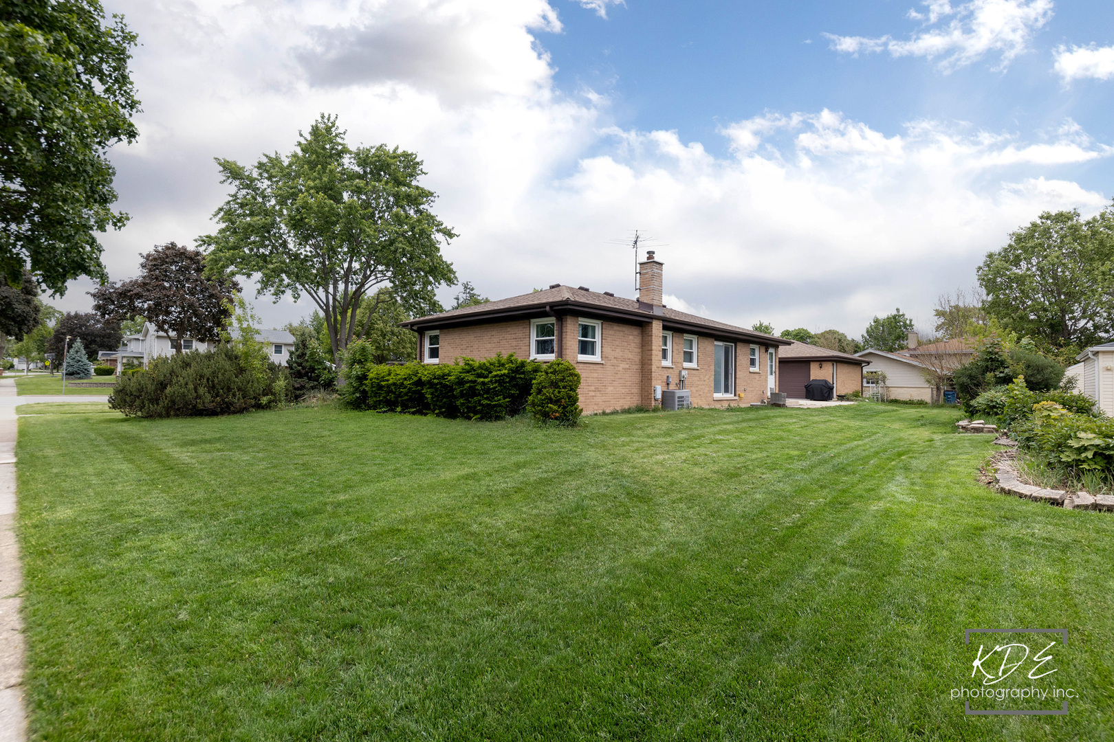 411 E Weathersfield Way Schaumburg IL 60193