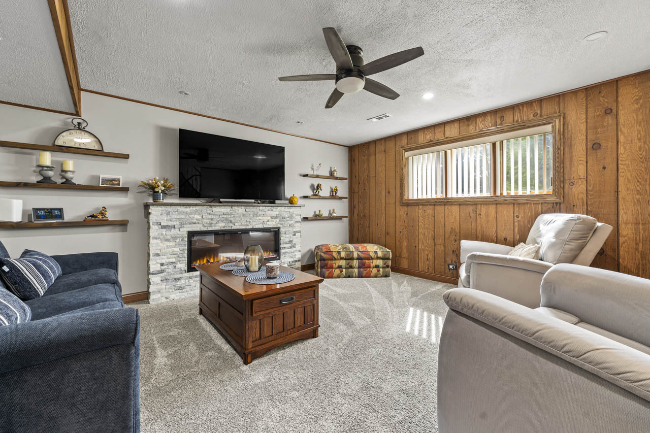 1214 Milton Lane Schaumburg IL 60193