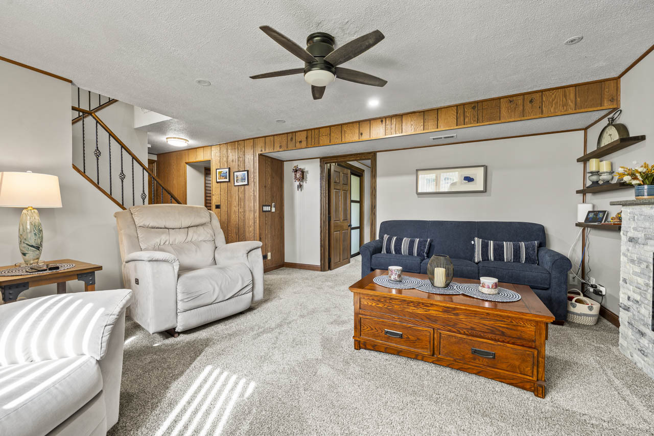 1214 Milton Lane Schaumburg IL 60193