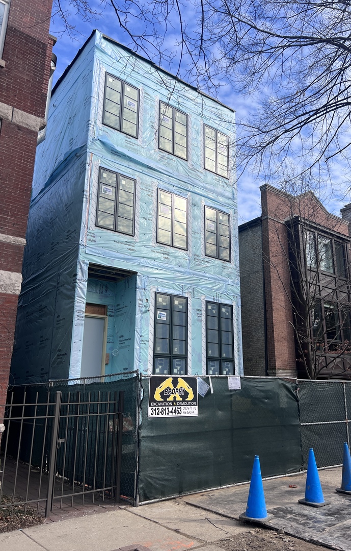 2051 North Magnolia Street Chicago IL 60614