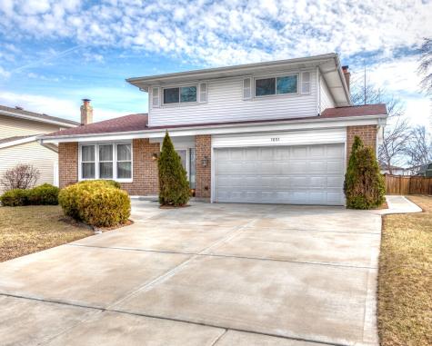 1651 West Goldengate Drive Addison IL 60101