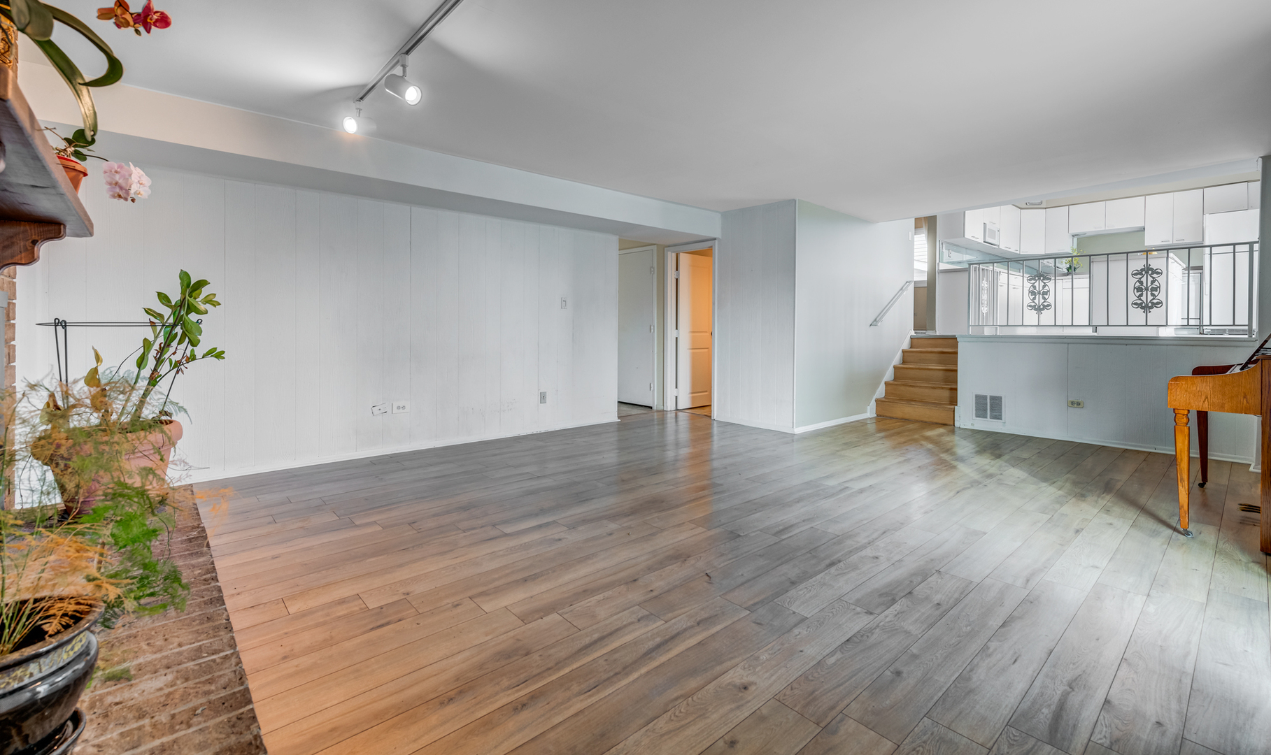 1651 West Goldengate Drive Addison IL 60101