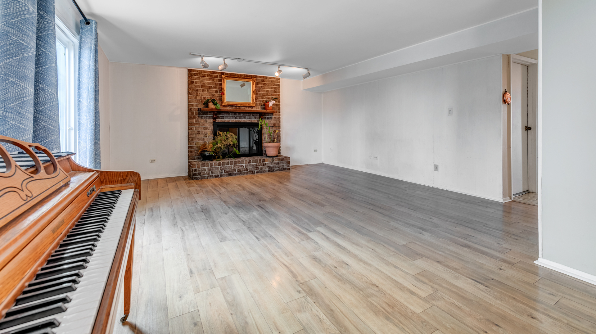 1651 West Goldengate Drive Addison IL 60101