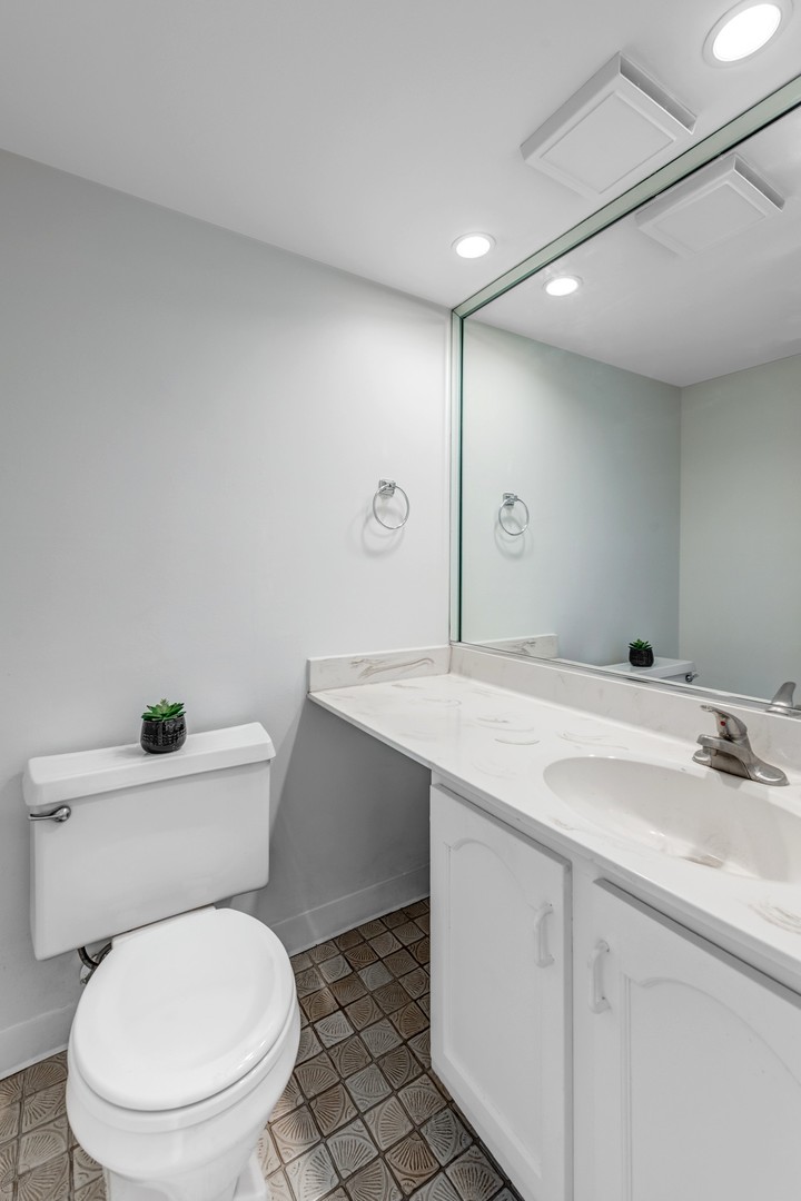 1651 West Goldengate Drive Addison IL 60101