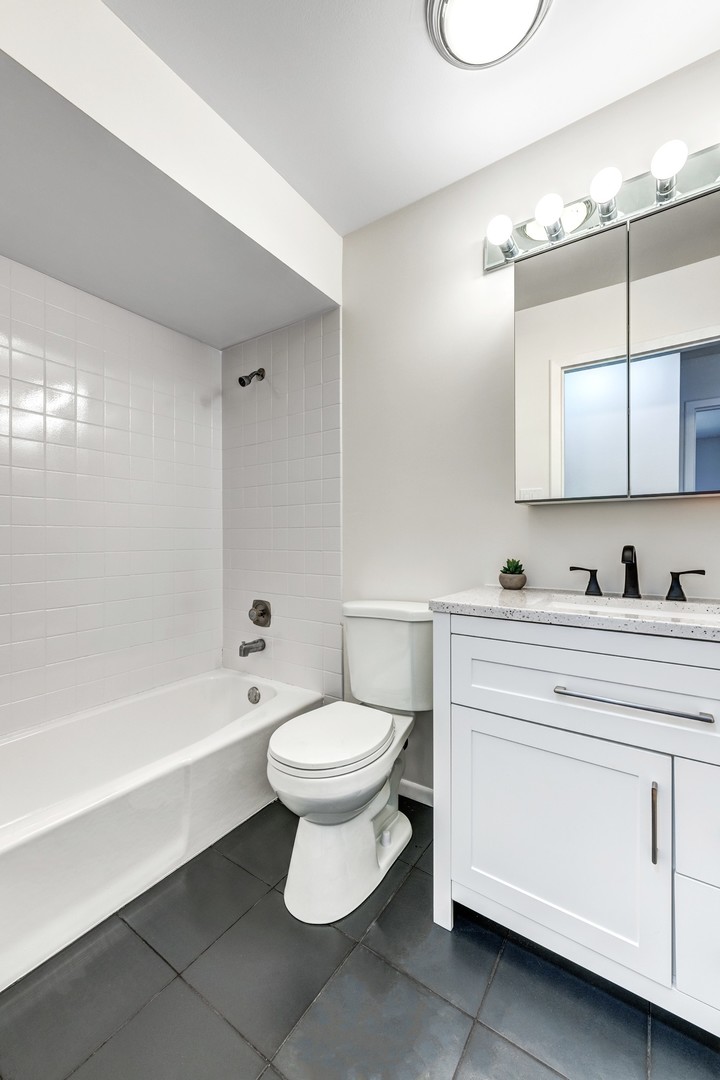 1651 West Goldengate Drive Addison IL 60101