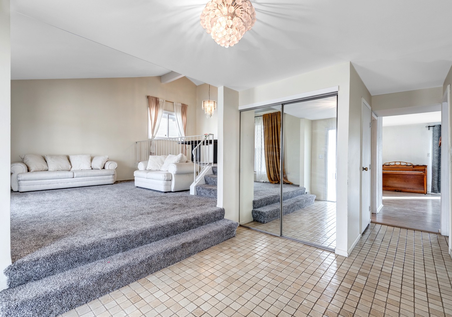 1651 West Goldengate Drive Addison IL 60101