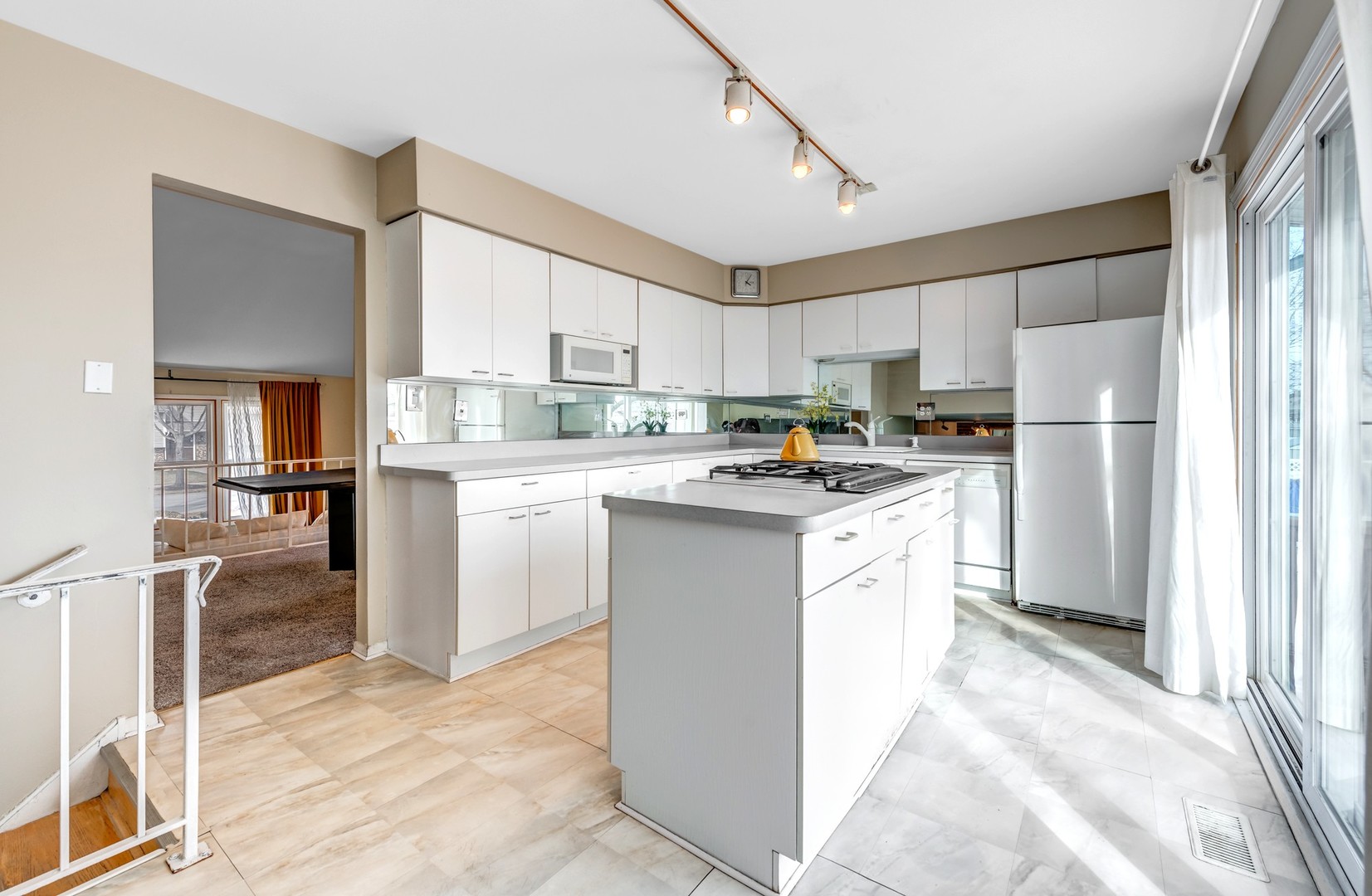 1651 West Goldengate Drive Addison IL 60101