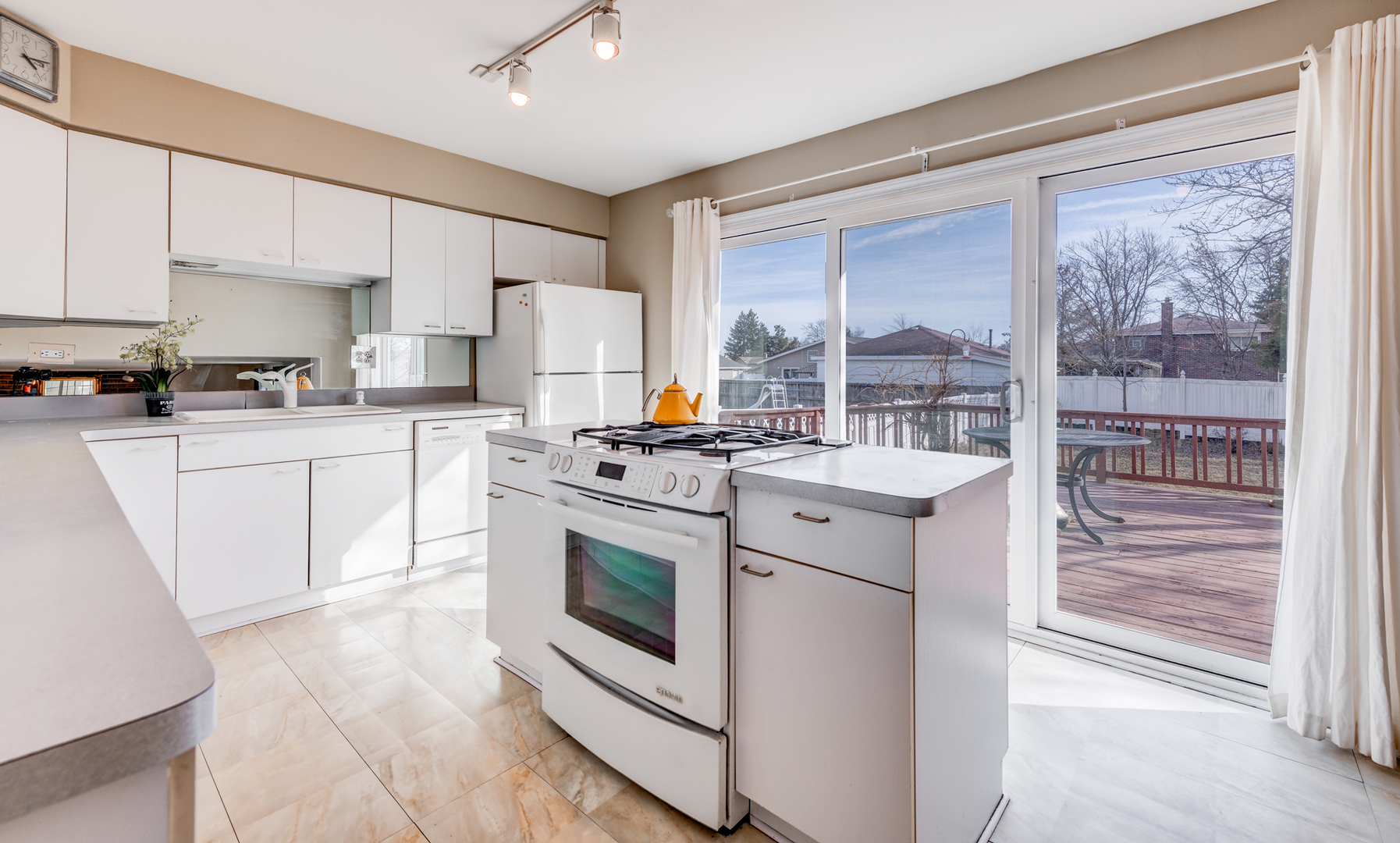 1651 West Goldengate Drive Addison IL 60101