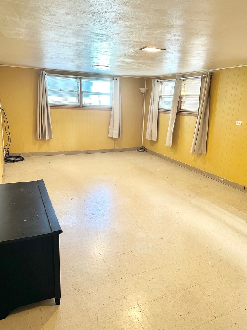 3826 West 83rd Street Chicago IL 60652