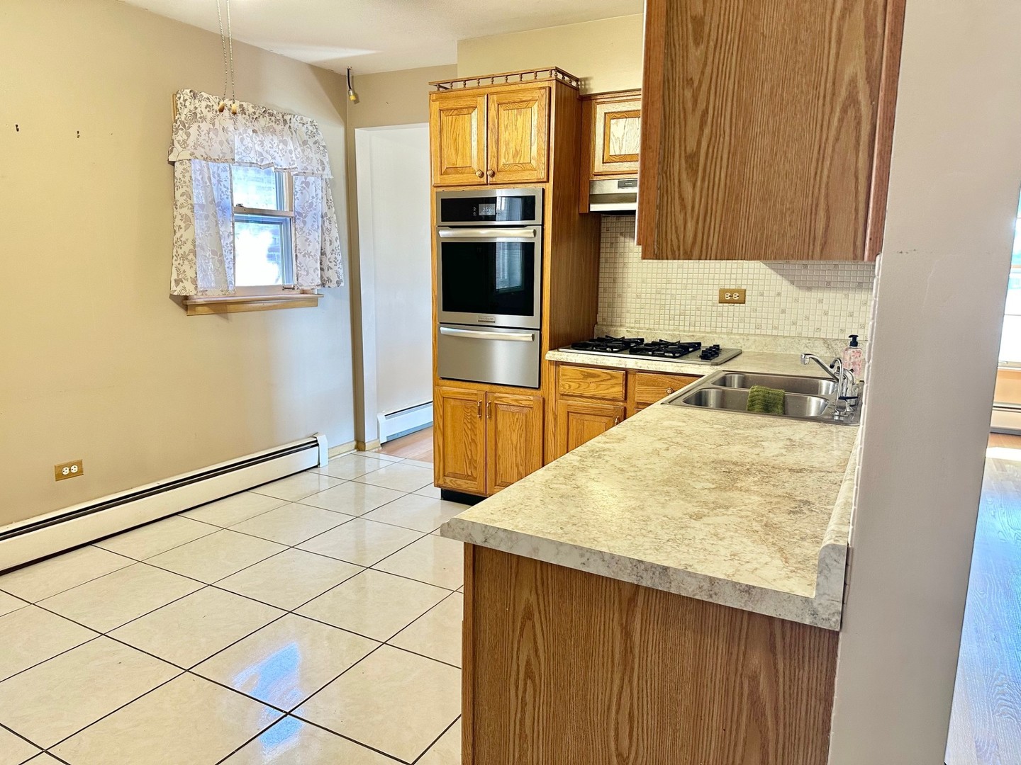 3826 West 83rd Street Chicago IL 60652