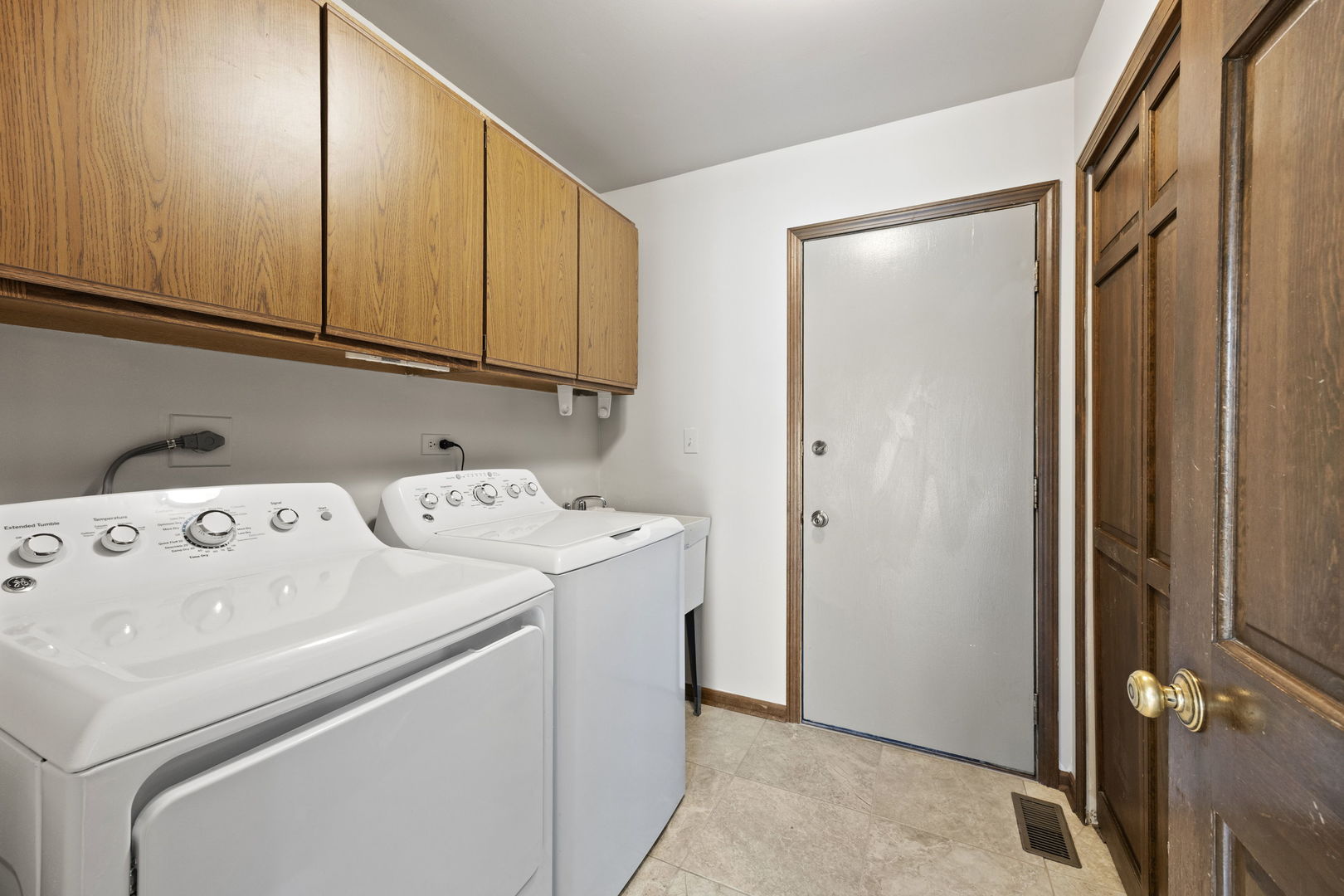 2S534 Danbury Drive Glen Ellyn IL 60137