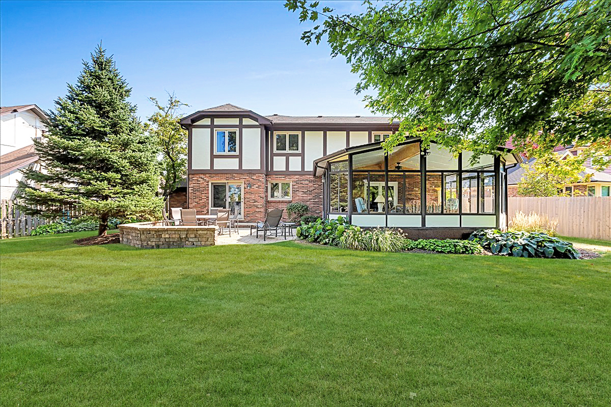 2S534 Danbury Drive Glen Ellyn IL 60137