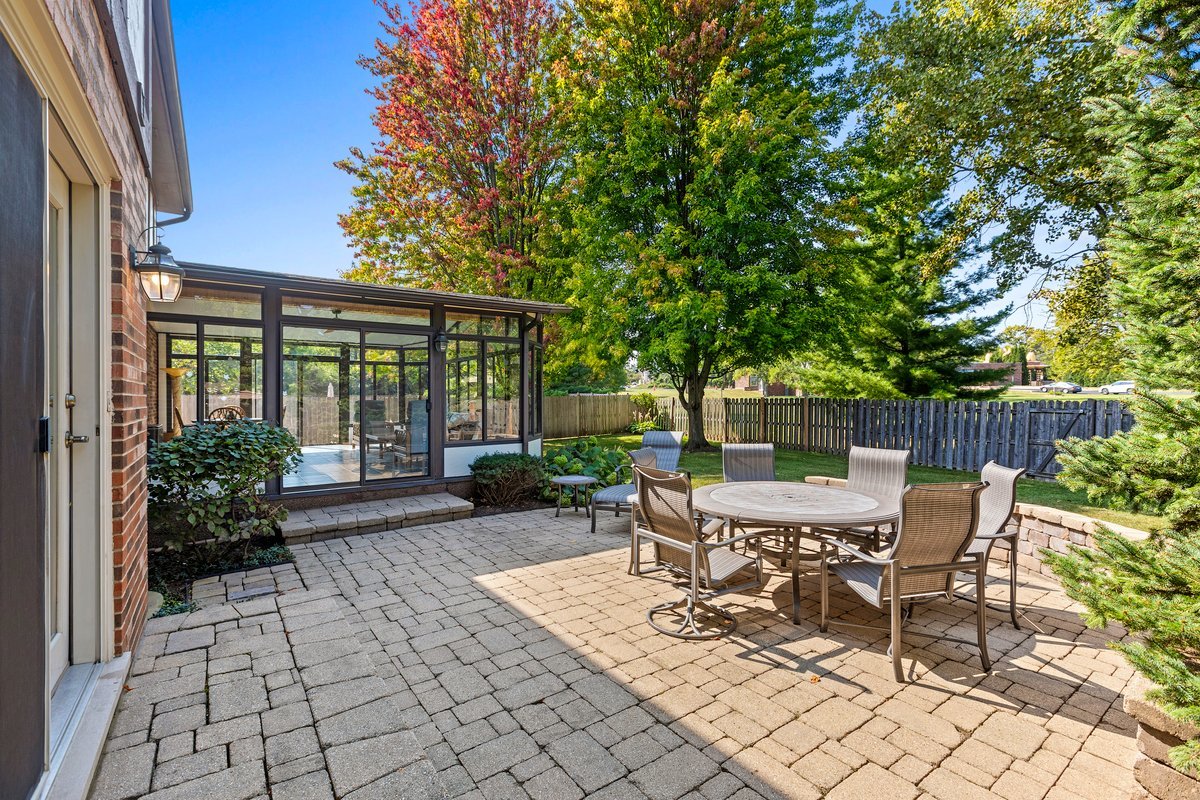 2S534 Danbury Drive Glen Ellyn IL 60137