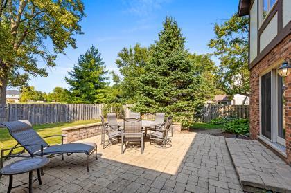 2S534 Danbury Drive Glen Ellyn IL 60137