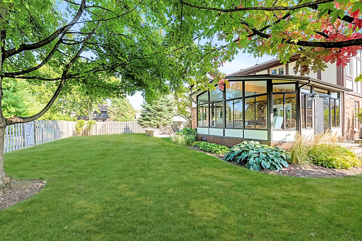 2S534 Danbury Drive Glen Ellyn IL 60137