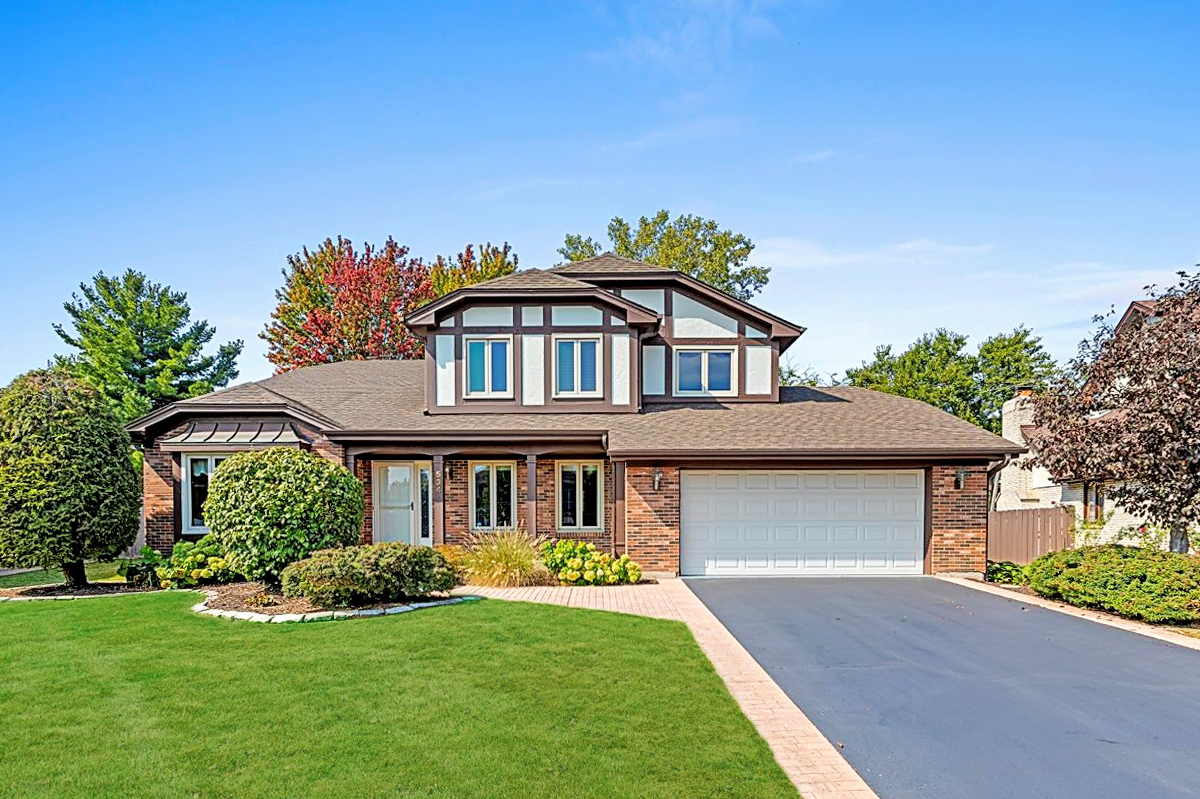2S534 Danbury Drive Glen Ellyn IL 60137
