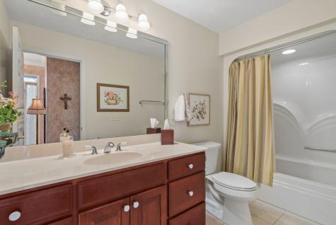 8 Briarwood Lane Rock Island IL 61201