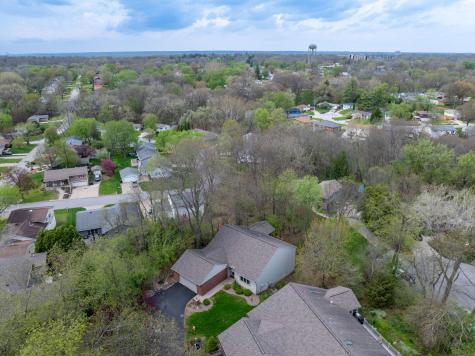 8 Briarwood Lane Rock Island IL 61201