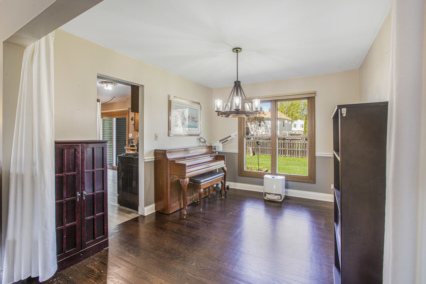 1300 Pembrook Circle Roselle IL 60172