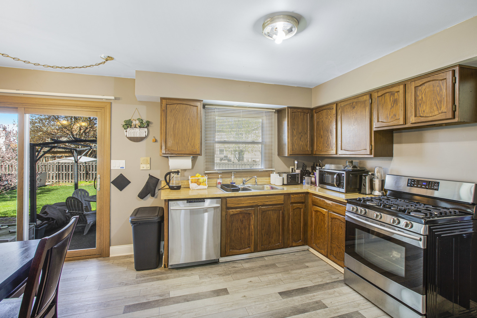 1300 Pembrook Circle Roselle IL 60172