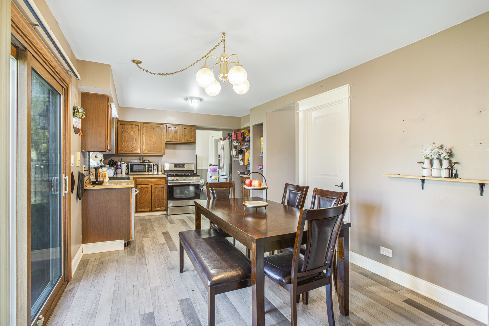1300 Pembrook Circle Roselle IL 60172