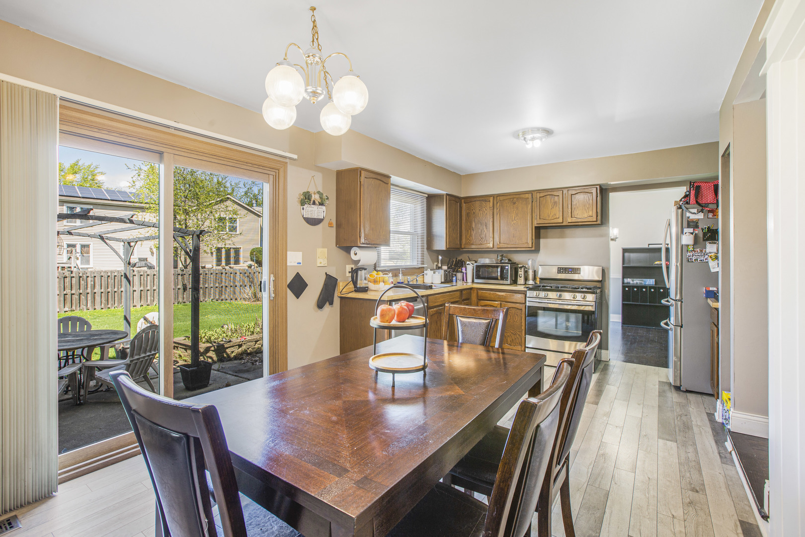 1300 Pembrook Circle Roselle IL 60172