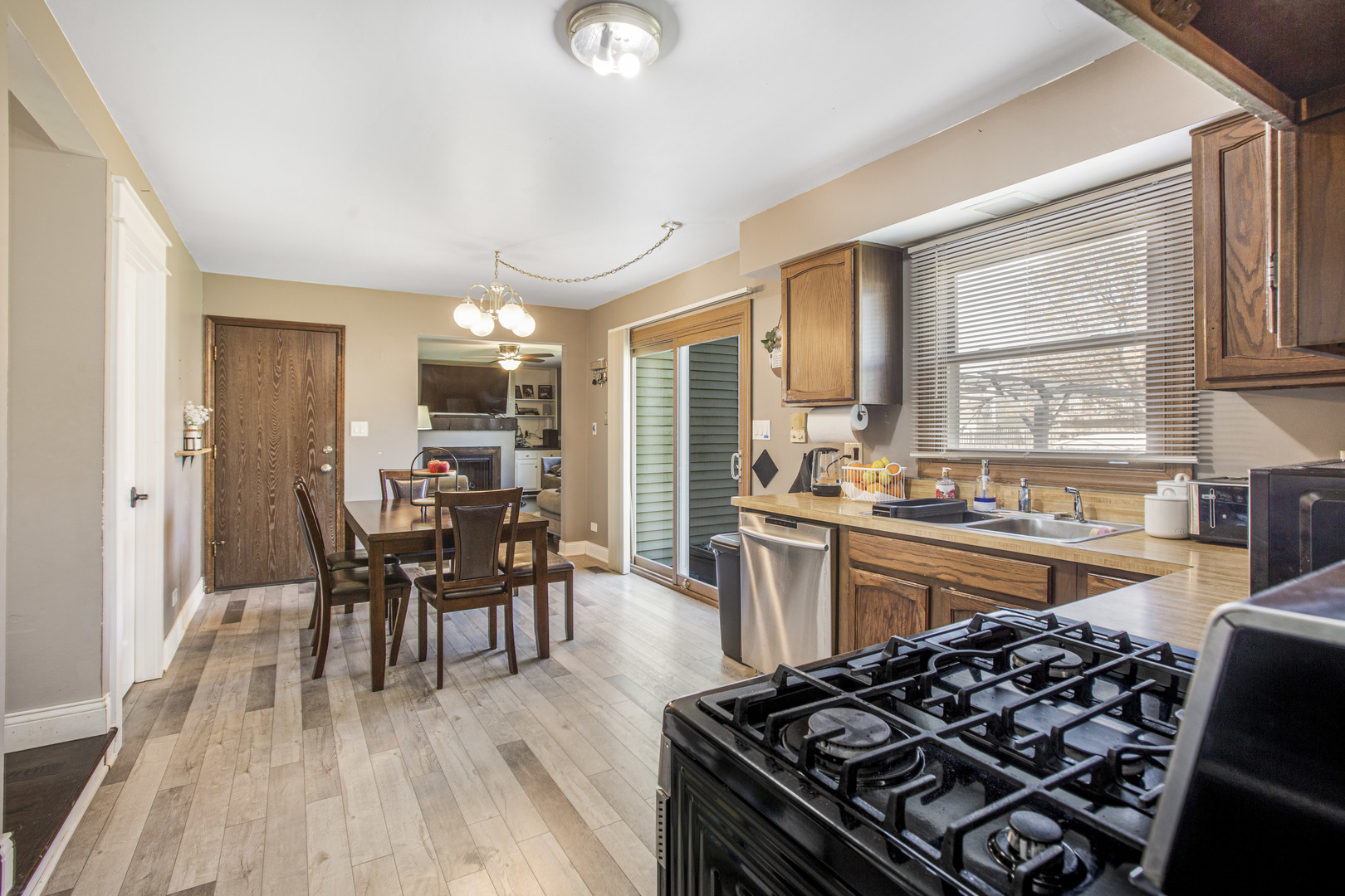 1300 Pembrook Circle Roselle IL 60172
