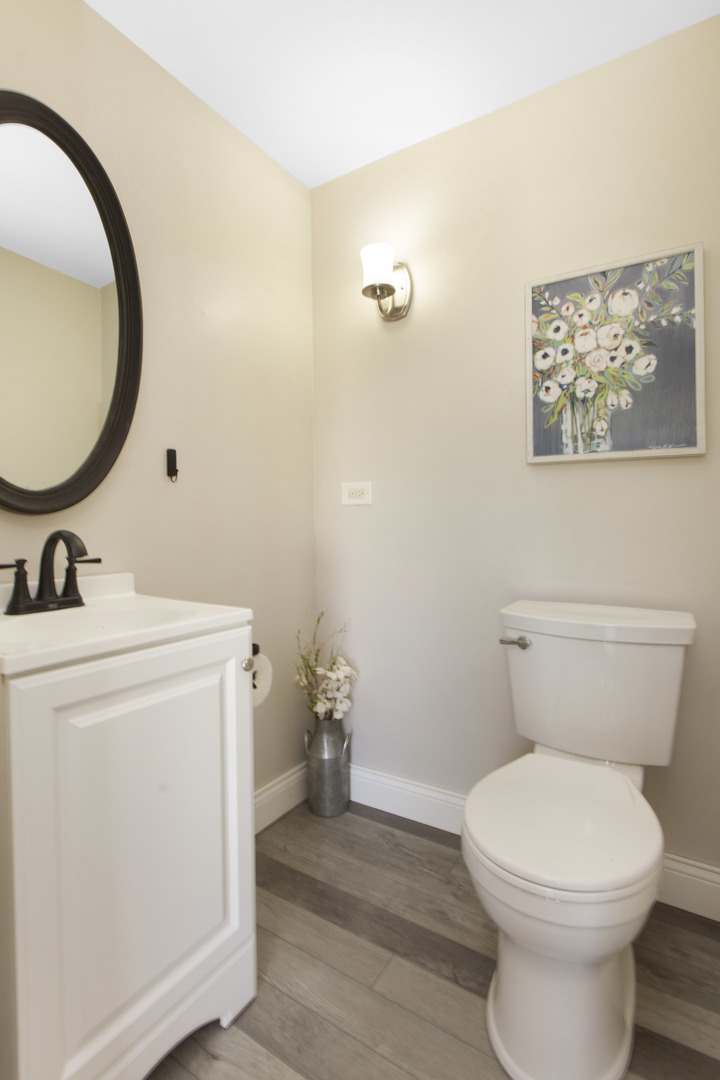 1300 Pembrook Circle Roselle IL 60172