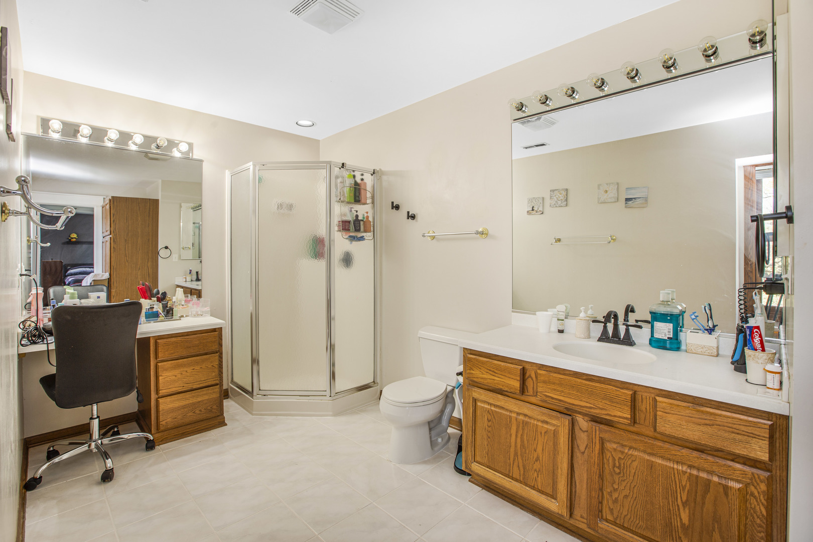 1300 Pembrook Circle Roselle IL 60172