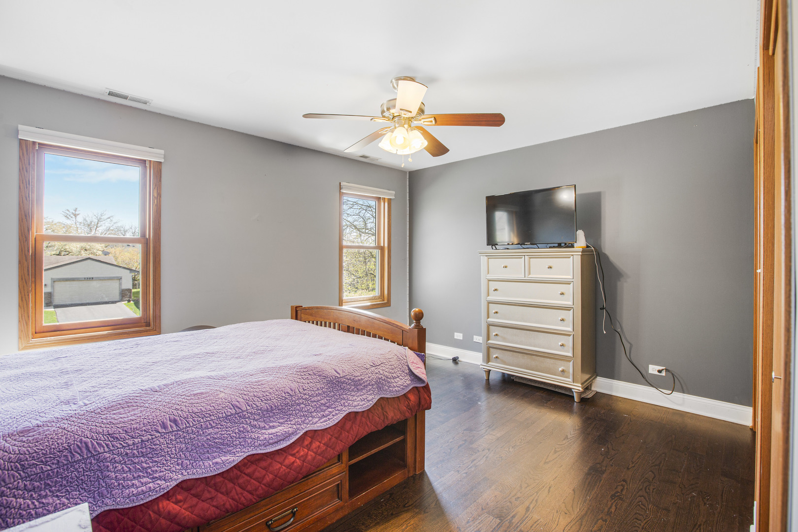 1300 Pembrook Circle Roselle IL 60172