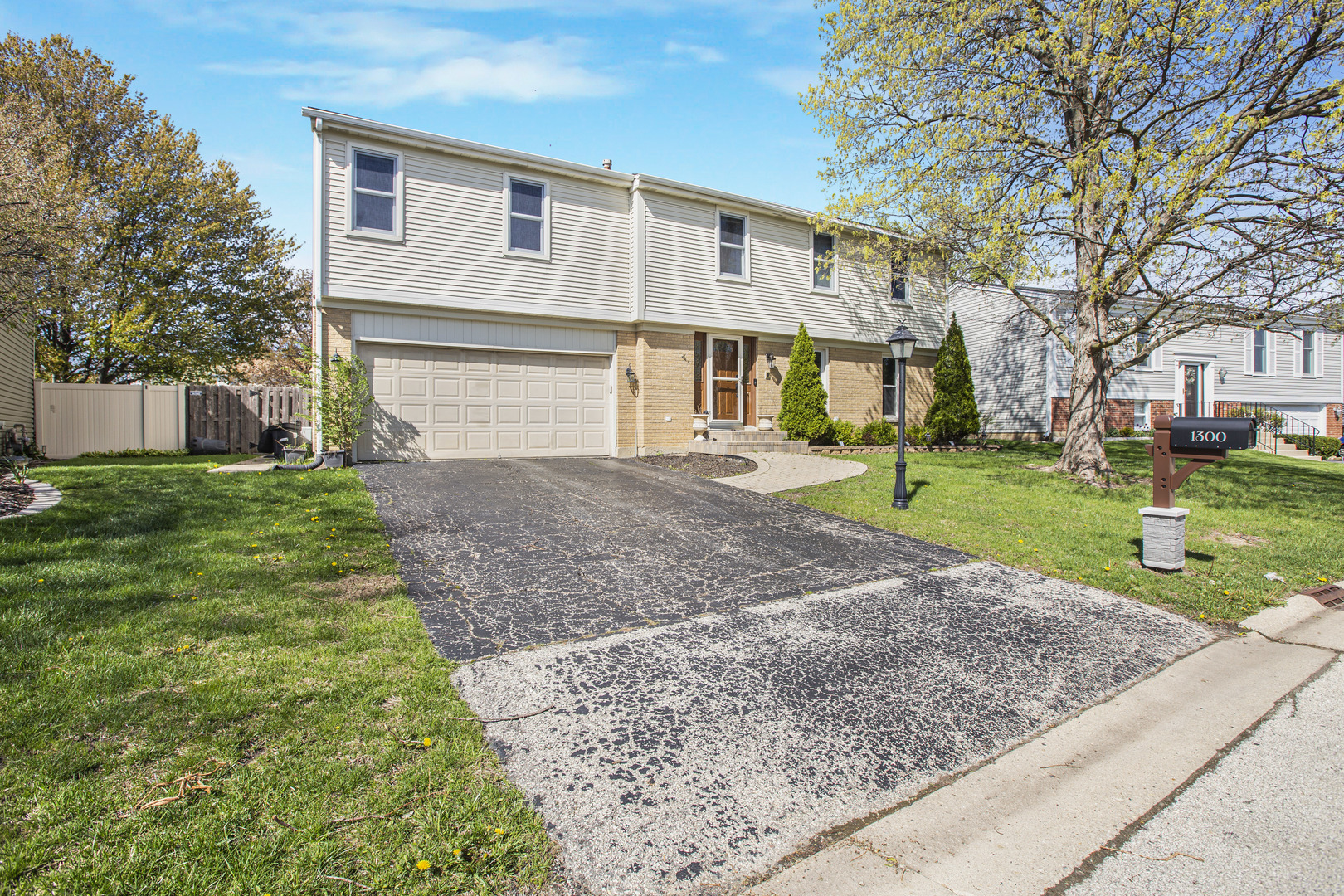 1300 Pembrook Circle Roselle IL 60172