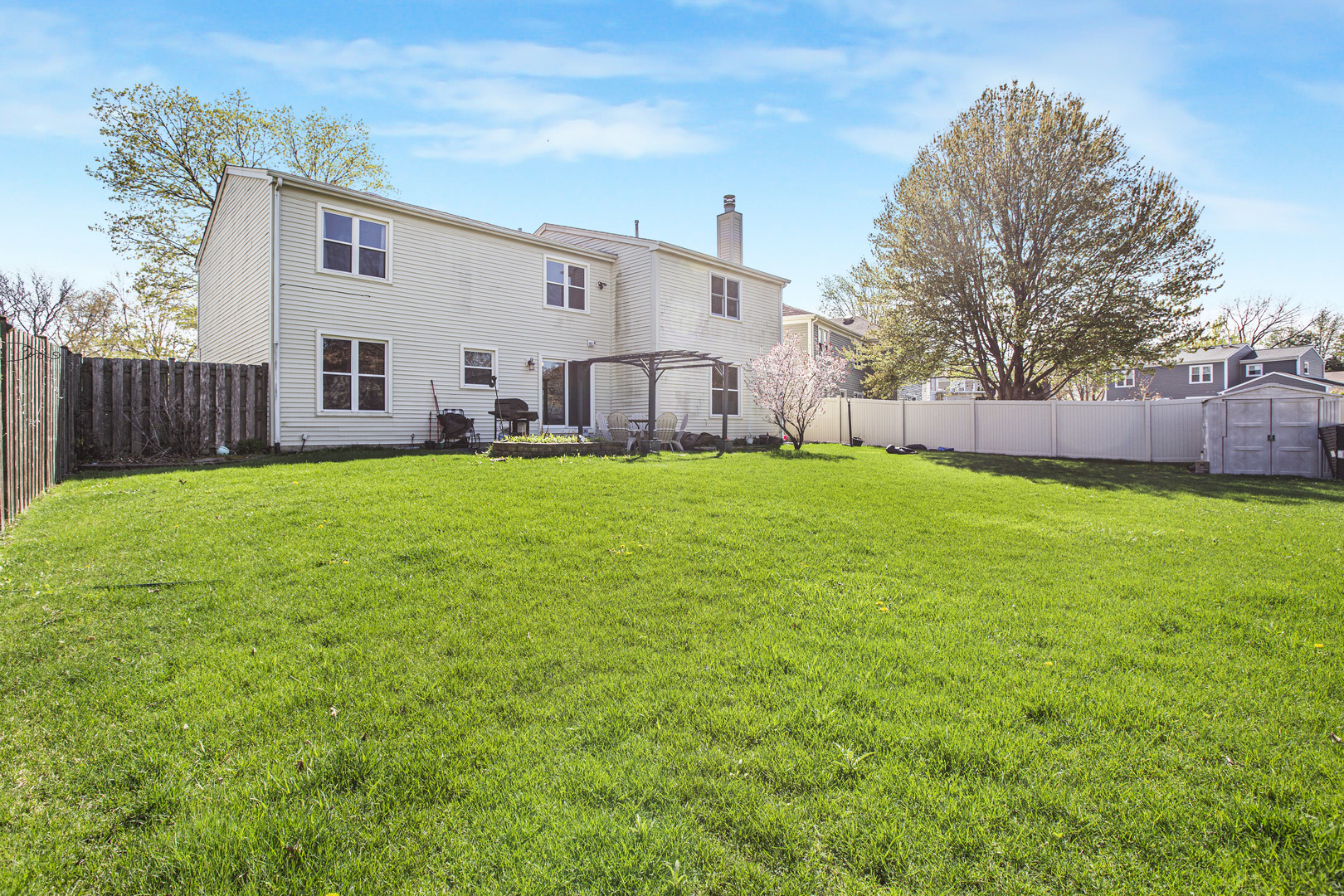 1300 Pembrook Circle Roselle IL 60172
