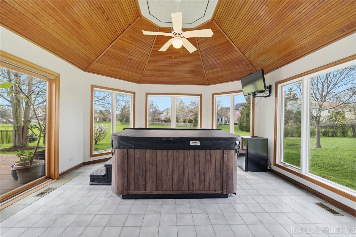 1872 Jahns Drive Wheaton IL 60189