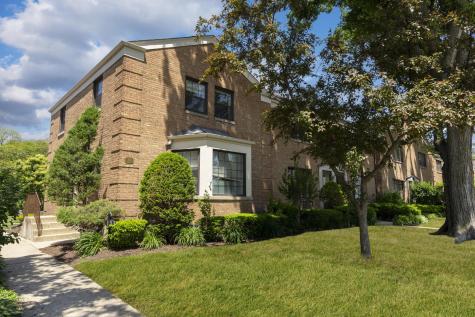 193 Fellows Court Elmhurst IL 60126