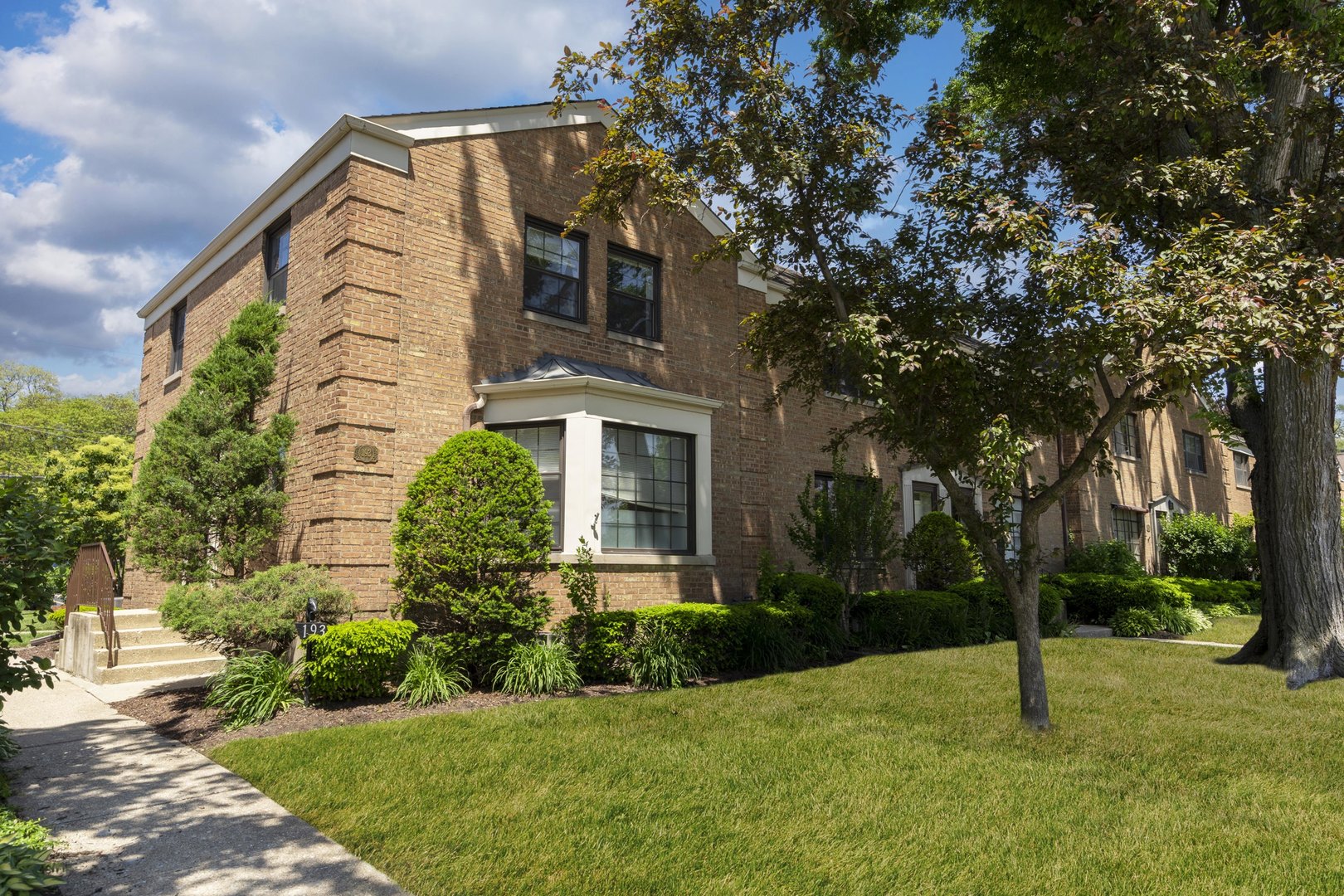193 Fellows Court Elmhurst IL 60126