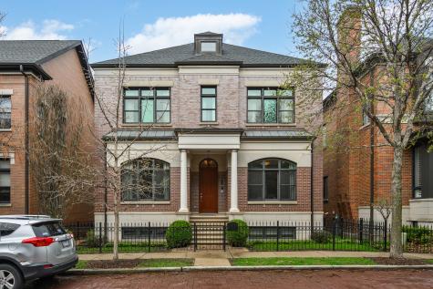2664 North Hartland Court Chicago IL 60614