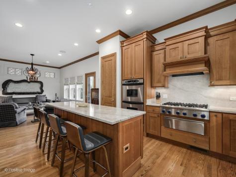 2664 North Hartland Court Chicago IL 60614