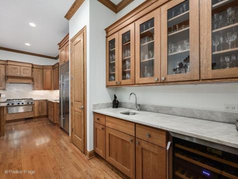 2664 North Hartland Court Chicago IL 60614