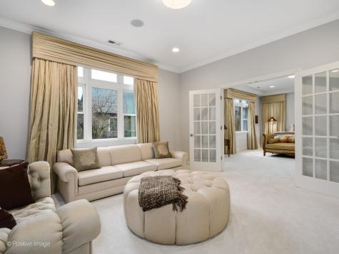 2664 North Hartland Court Chicago IL 60614