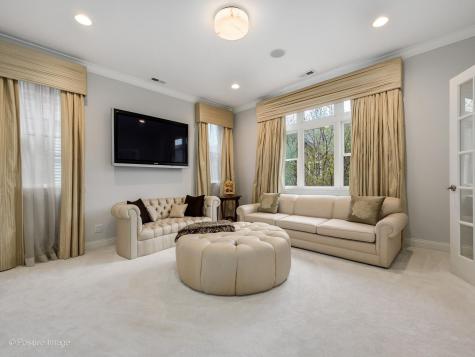 2664 North Hartland Court Chicago IL 60614
