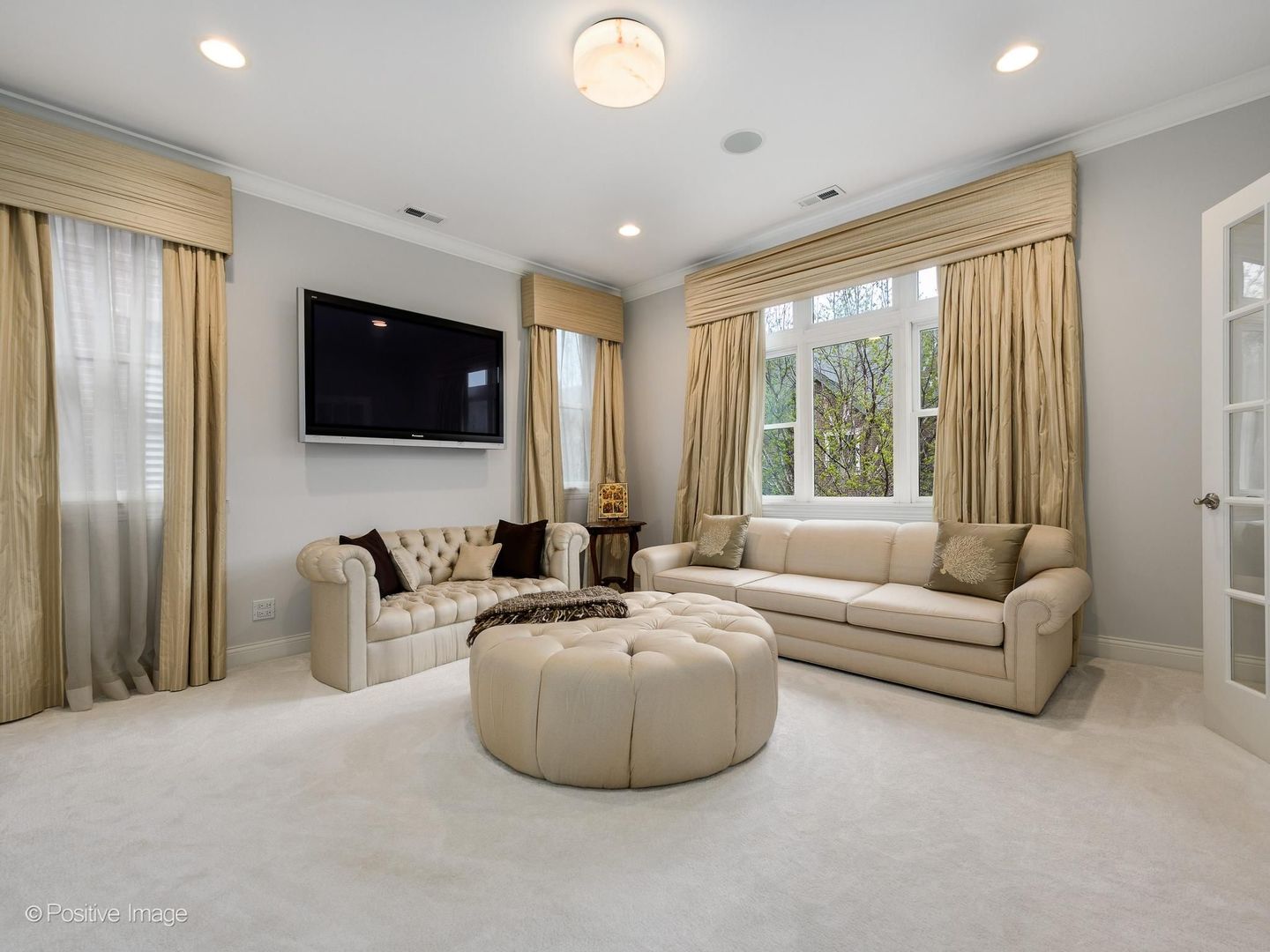 2664 North Hartland Court Chicago IL 60614