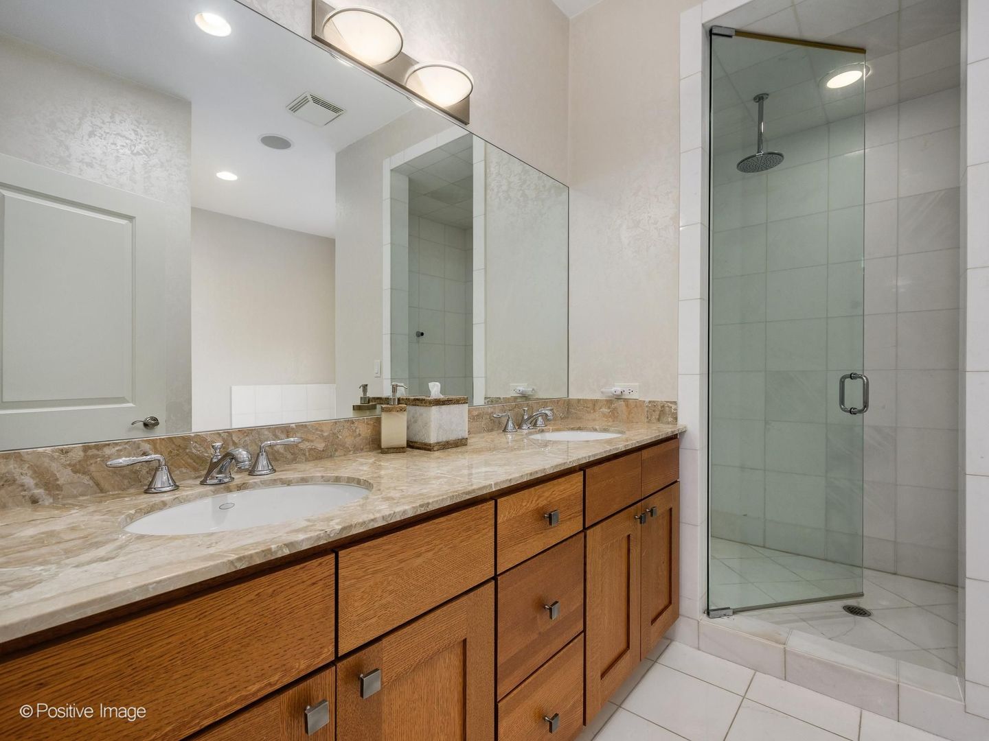 2664 North Hartland Court Chicago IL 60614