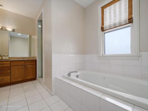 2664 North Hartland Court Chicago IL 60614