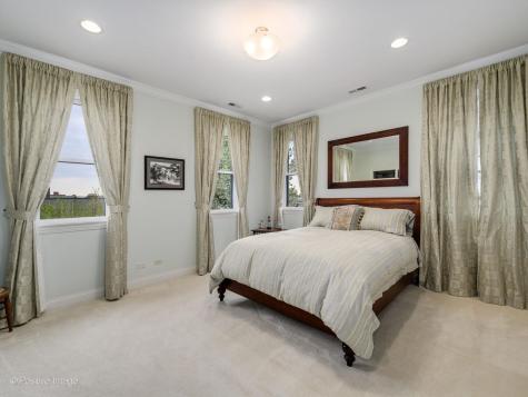 2664 North Hartland Court Chicago IL 60614