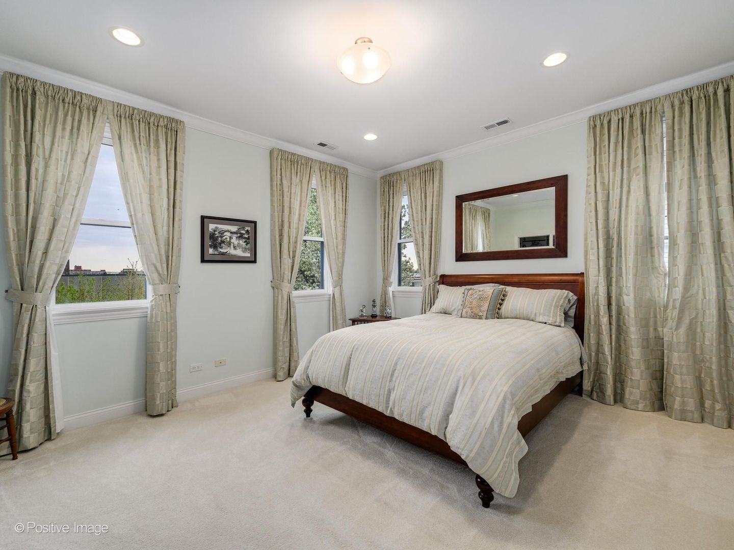 2664 North Hartland Court Chicago IL 60614