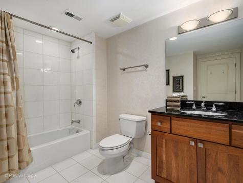 2664 North Hartland Court Chicago IL 60614